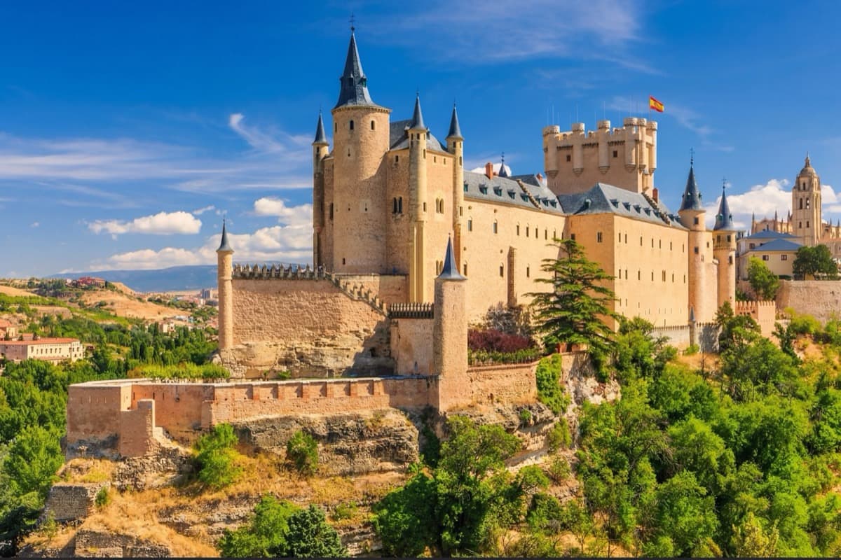 Segovia y Toledo desde Madrid – Tour de día completo con guía y entradas - excursión desde Madrid