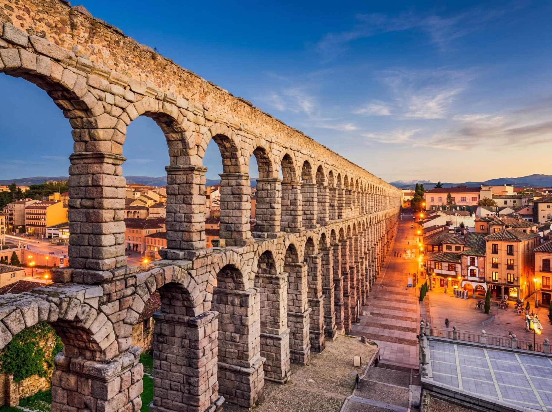 Roman Aqueduct of Segovia, 2,000 years of history, guide explaining its mortar-free construction