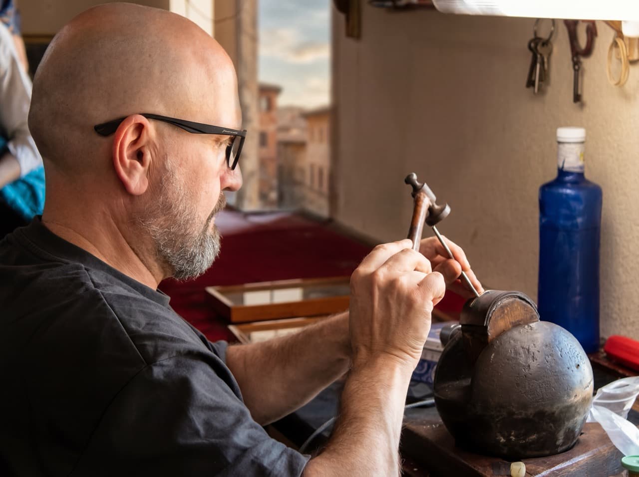 Craftsman working on Toledo damascene